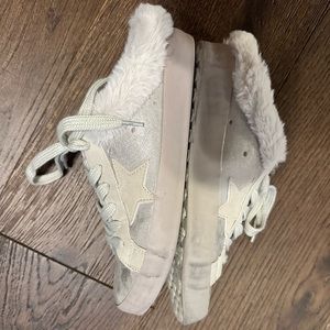 Shushop size 6 tennis shoe slides